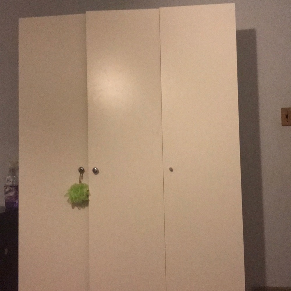 Wardrobe cabinet